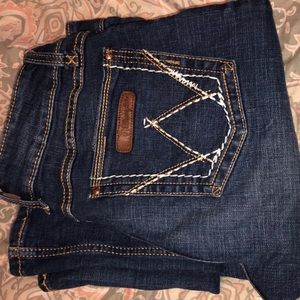 Womens Wrangles size 11/12